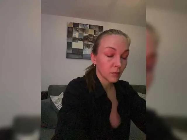 Alisasqrl on BongaCams