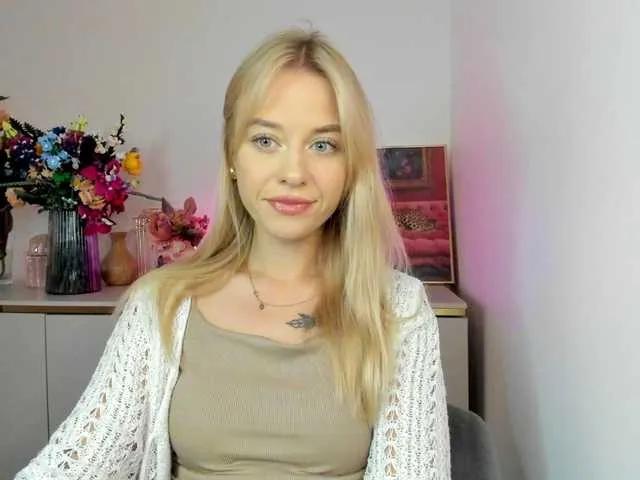 CindyGlam — I'm ready to dive into the ultimate kinky action. Do you have a special fetish? Reveal it to me, so we can go wild. I'm open to experiments, it's always great to try something new. I like to tease and seduce. I love seeing what effect I have on men....