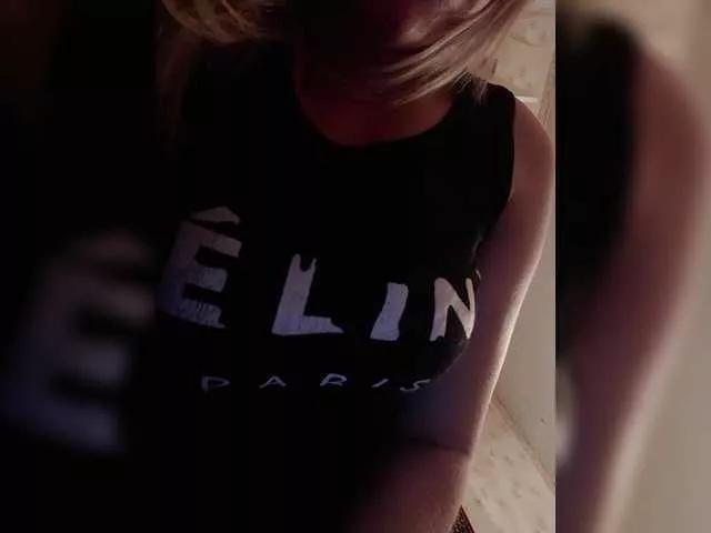 EveHugs on BongaCams 