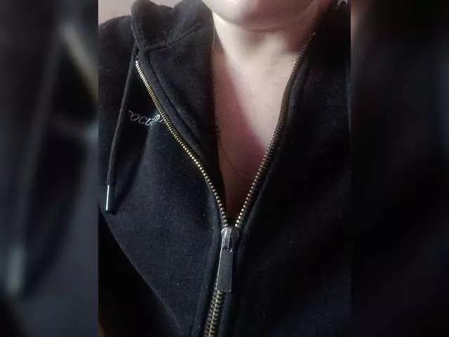 EveHugs on BongaCams 