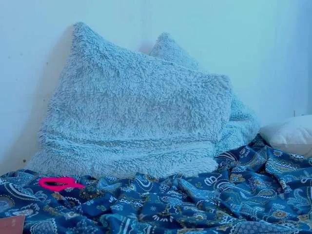 FrankieFoxie on BongaCams