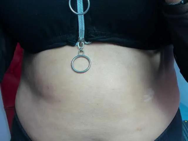 hiilary19 on BongaCams 