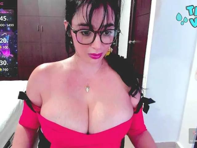 HUGETITS90XX on BongaCams