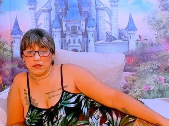 indianroxy on BongaCams