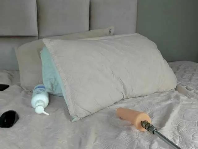 Kendall-19 on BongaCams