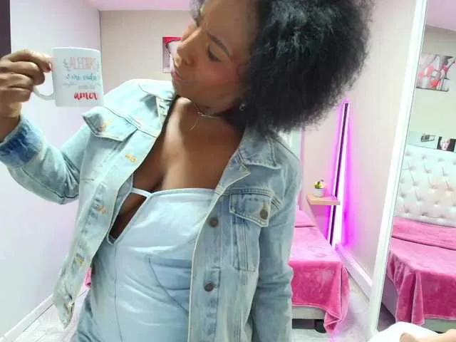 Kimmturner — I love guys open-minded eager to try new ways to cum. I'm a vouyerist by excellence so if you give me visual support i will appreciate it.