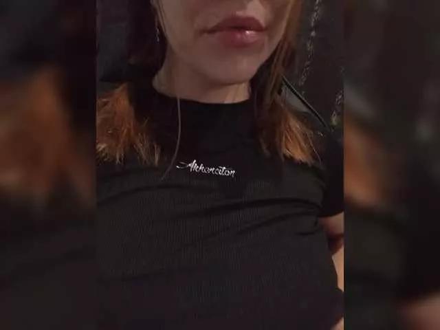 Niki233221 on BongaCams 