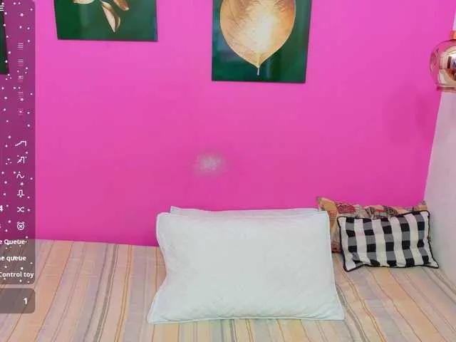 petitelittleebony on BongaCams