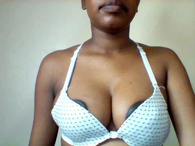 Sexyred-4 on BongaCams