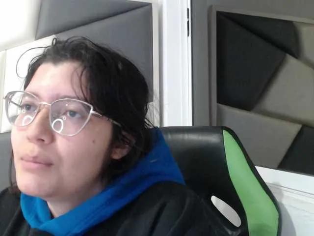 trixxxye — the hot talks, knowing what they would do to me being in their bed and I vibrated them in my pussy