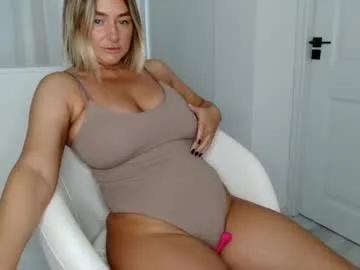 kiki_akai on Chaturbate 