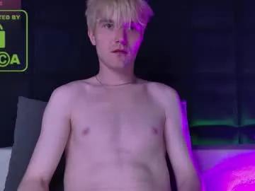mikkijohnson on Chaturbate 