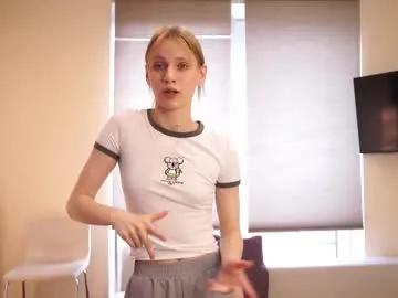 tarensolie — Goal: million kisses for u Hey I'm Solie , a little #shy because #new here and #blonde #skinny #18 ~ go make 10 thumbs  [0 tokens remaining]