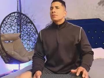 zanemaverick — Teasing you, my oily chest [200 tokens left] #muscle #bigcock #lovense #latino #athletic