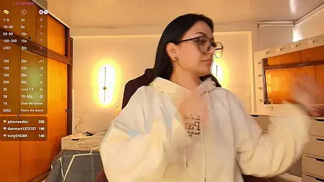 _Emma11 on StripChat 