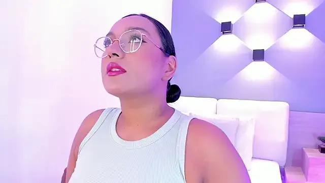 ellamontoya on StripChat 