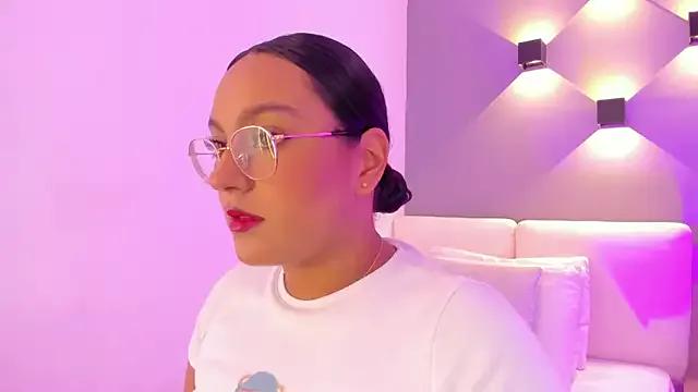 ellamontoya on StripChat 