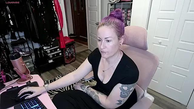 gennyrock on StripChat 