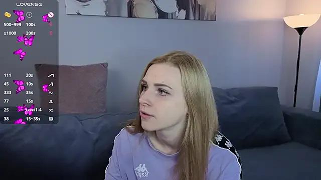 HelenMartines on StripChat 