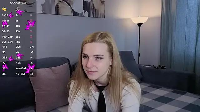 HelenMartines on StripChat 