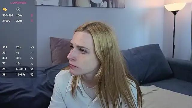 HelenMartines on StripChat 