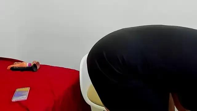 KimberlyTine — I show you my ass 