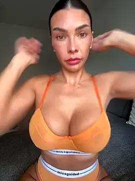 krissiswrld- on StripChat