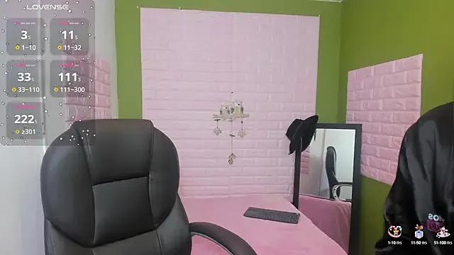 little__nickii on StripChat 