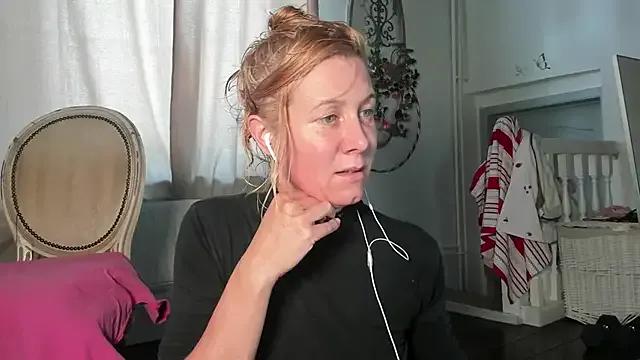 Lola_Belgium on StripChat 