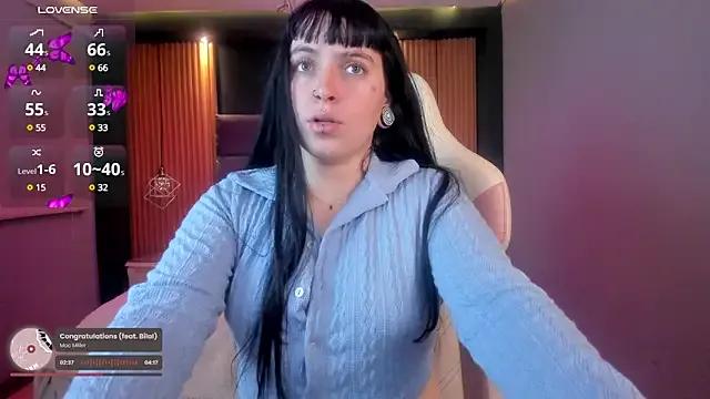 Lucy_Smith2 — Anal plug + spanks ass