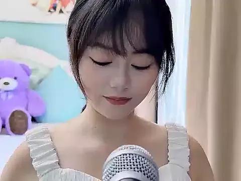 sarah111 on StripChat 