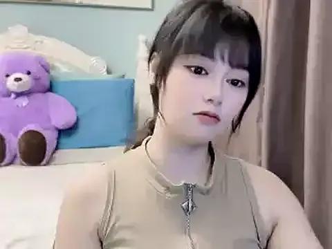 sarah111 on StripChat 