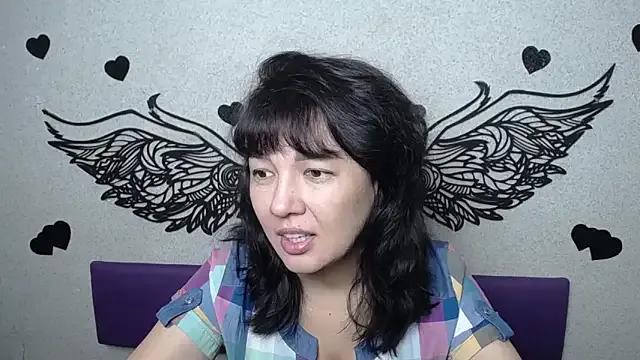 SelenaFly on StripChat 