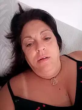 XNaughtysouthlondonMILFXX — Get me wet while I work